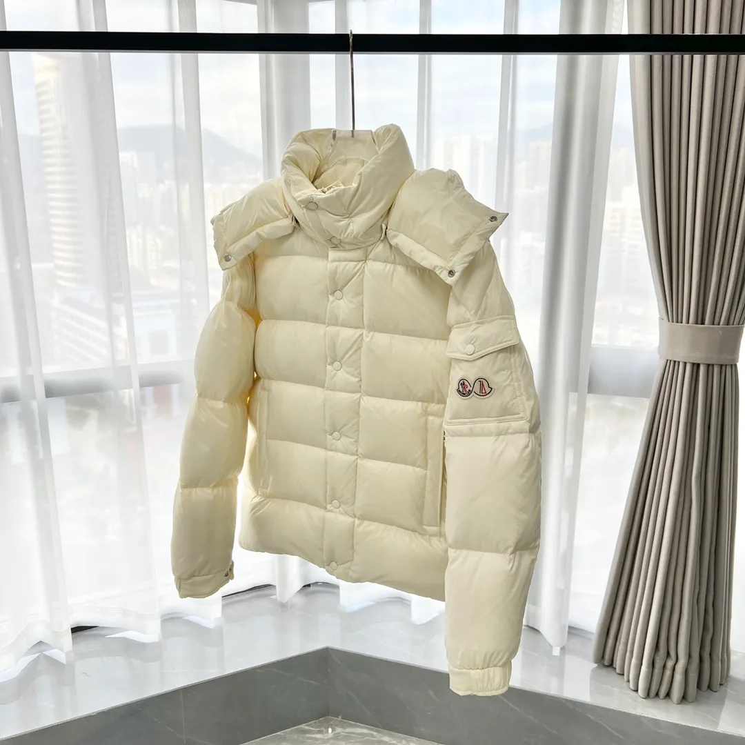 P390 Moncler/ 2026 70 、 。 DNA ， ， 。 Classic ， 、 。 Classic 70 。 Quality， 90 ，Premium Quality ， ，Black ！ Sizes M-3XL